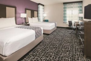 Guest room at the La Quinta Inn & Suites by Wyndham Dallas - Richardson in Dallas, Texas