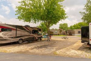 camping to live all year in dallas Sandy Lake MH & RV Resort