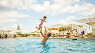 Longer Days, Longer Stays Save up to 20% off Make the most of your summer at Omni Las Colinas Hotel. The more nights you stay, the more you save - up to 20% off stays through September 28.